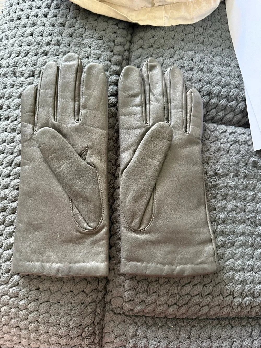 Classic Leather Gloves in Taupe